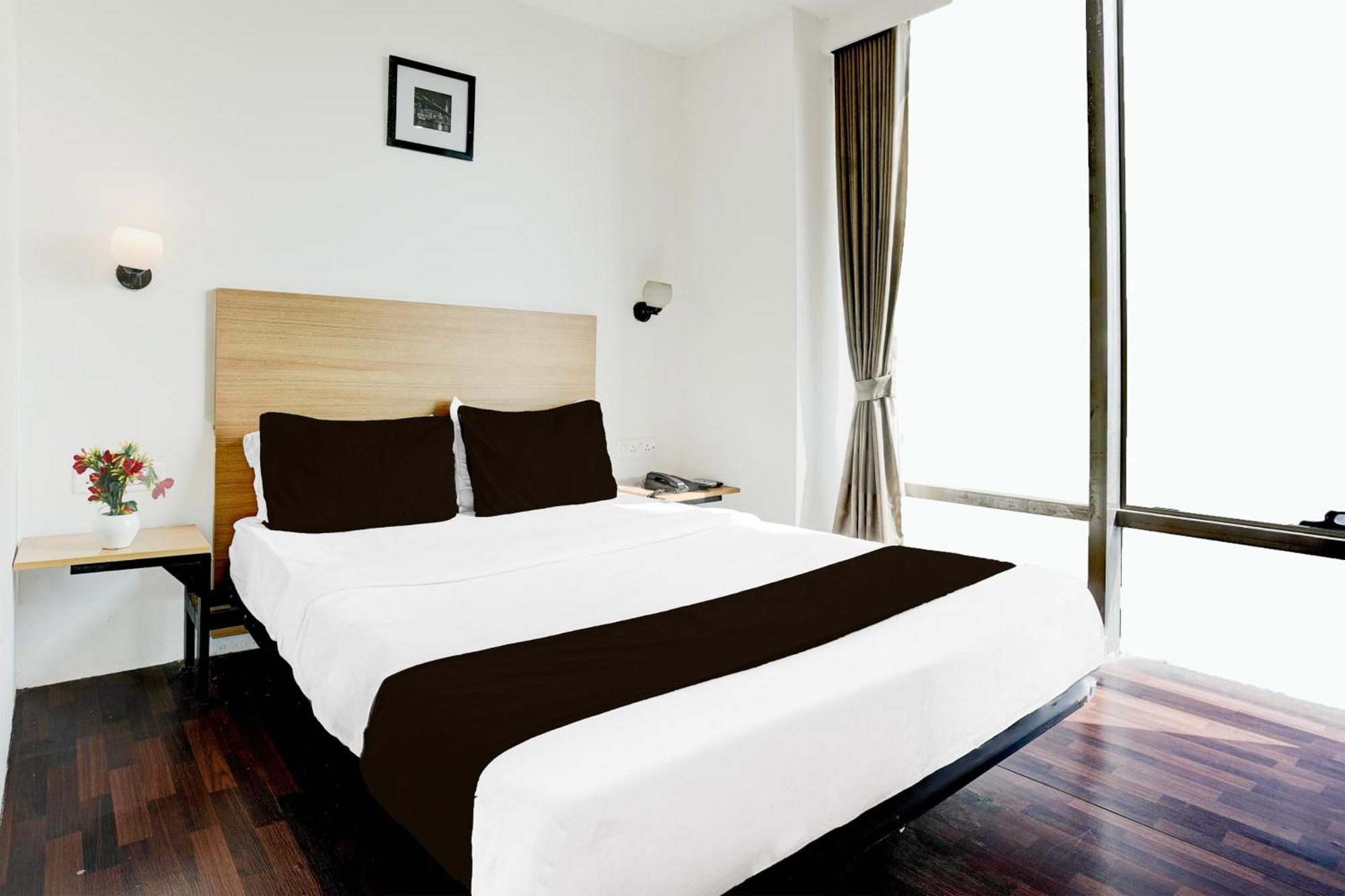 Super Townhouse Pbg Mall Vashi Turambhe Eksteriør bilde