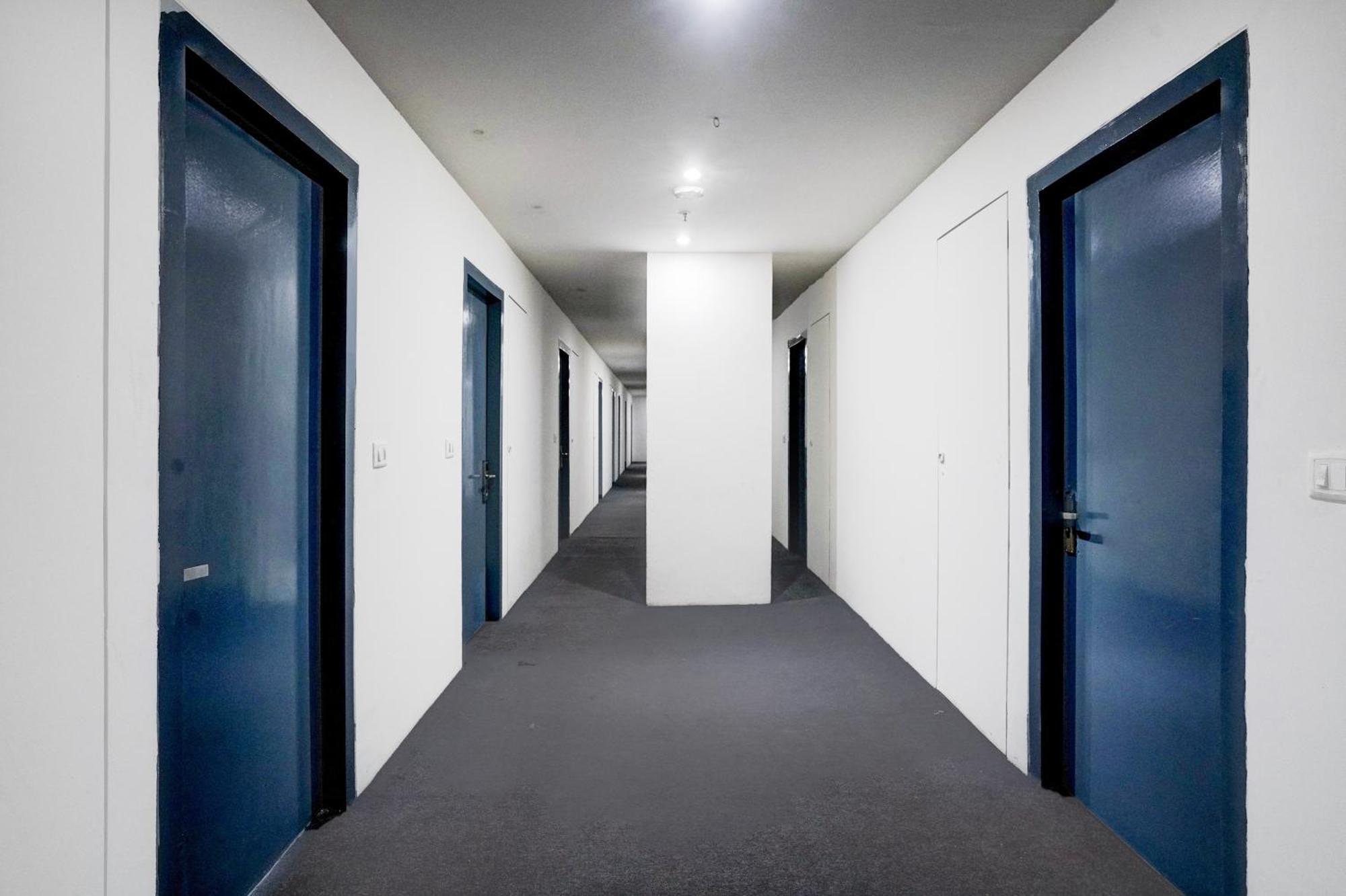 Super Townhouse Pbg Mall Vashi Turambhe Eksteriør bilde