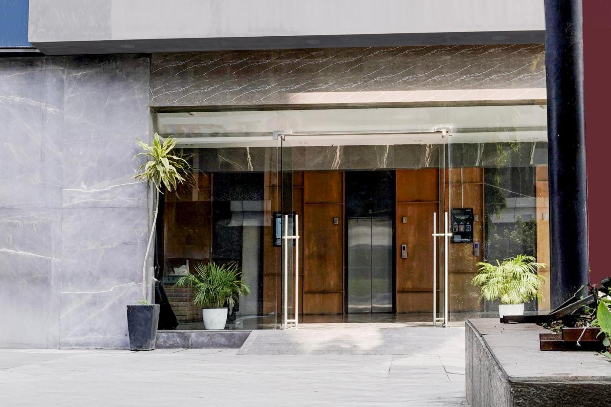 Super Townhouse Pbg Mall Vashi Turambhe Eksteriør bilde
