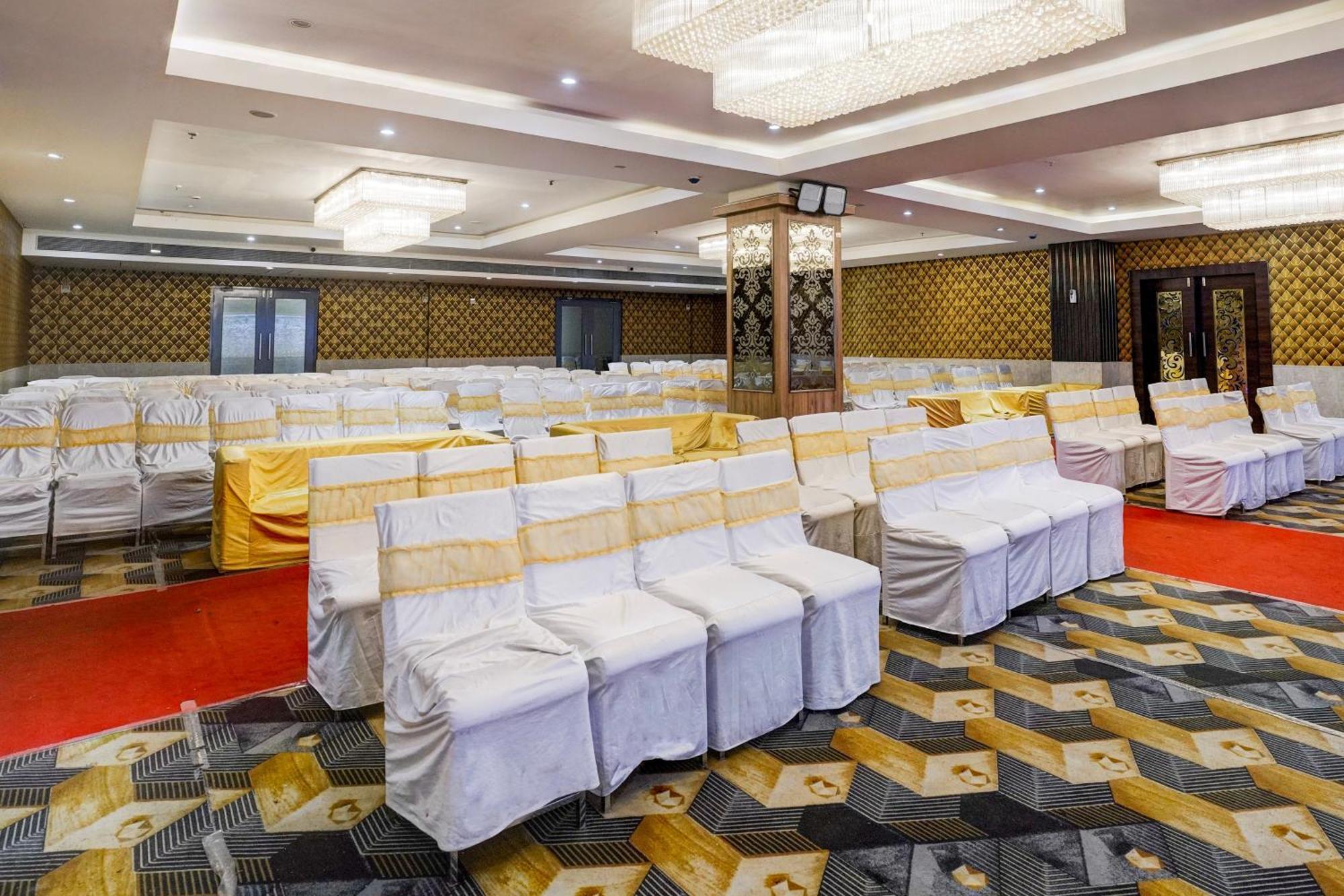 Super Townhouse Pbg Mall Vashi Turambhe Eksteriør bilde