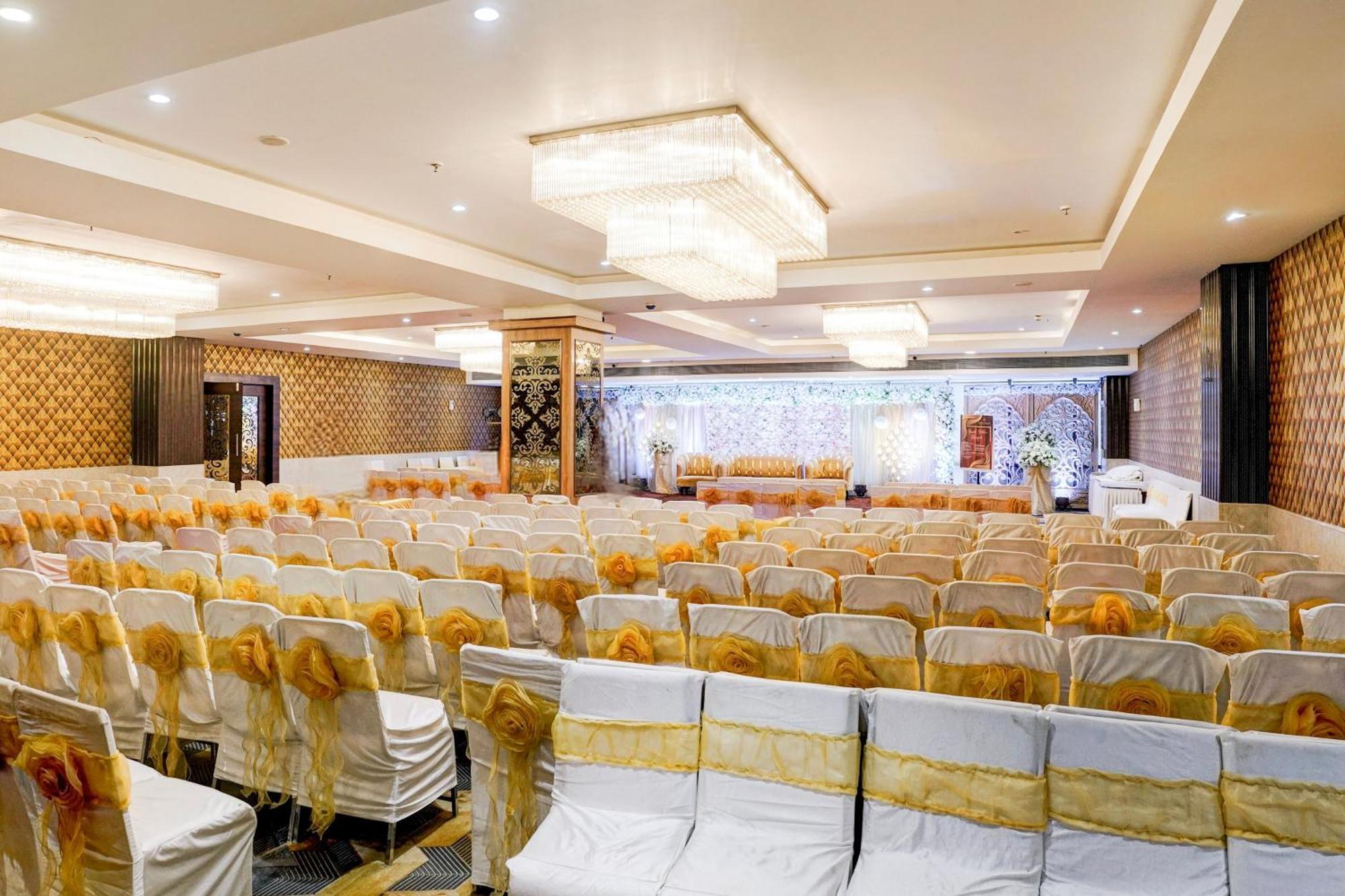 Super Townhouse Pbg Mall Vashi Turambhe Eksteriør bilde