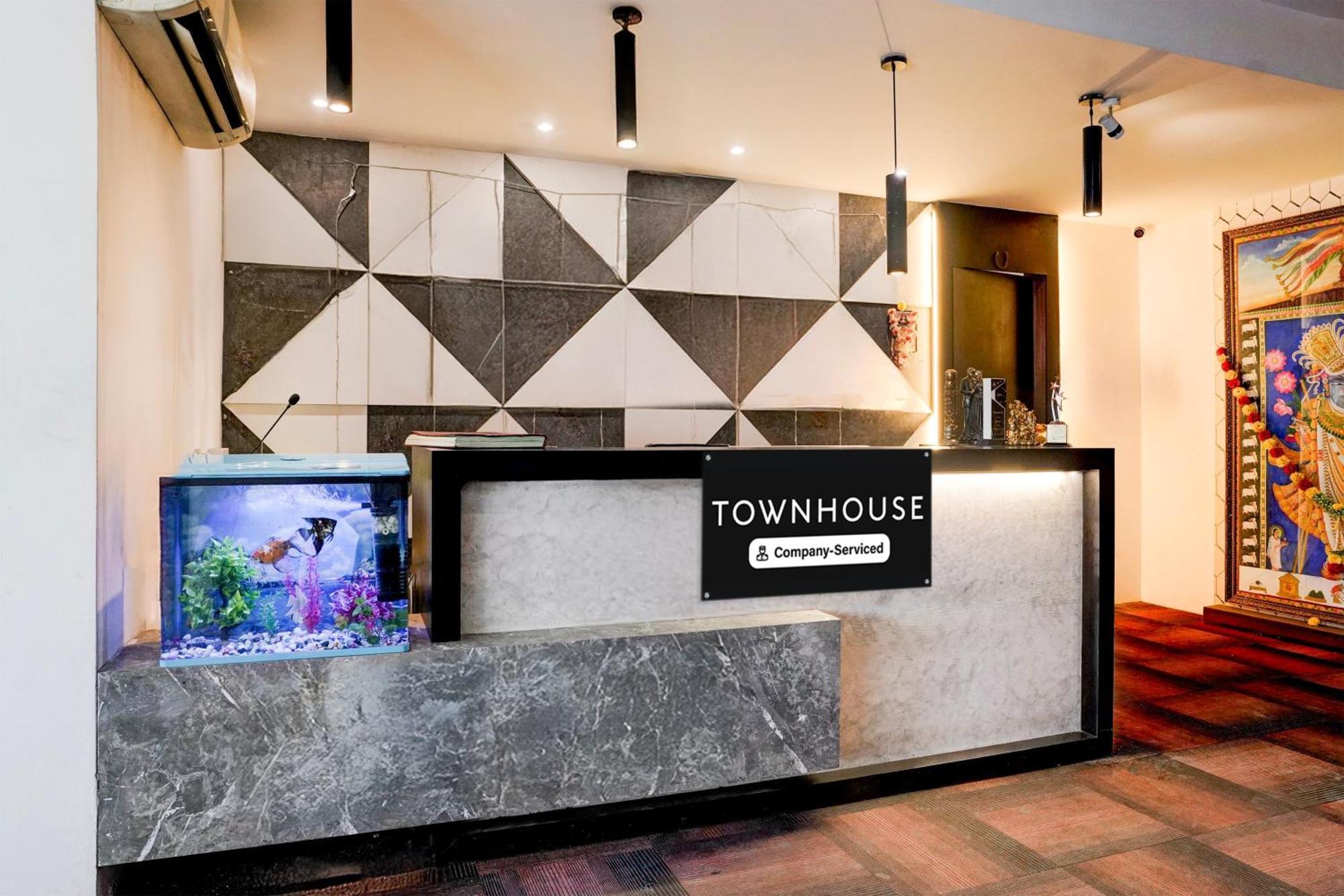 Super Townhouse Pbg Mall Vashi Turambhe Eksteriør bilde