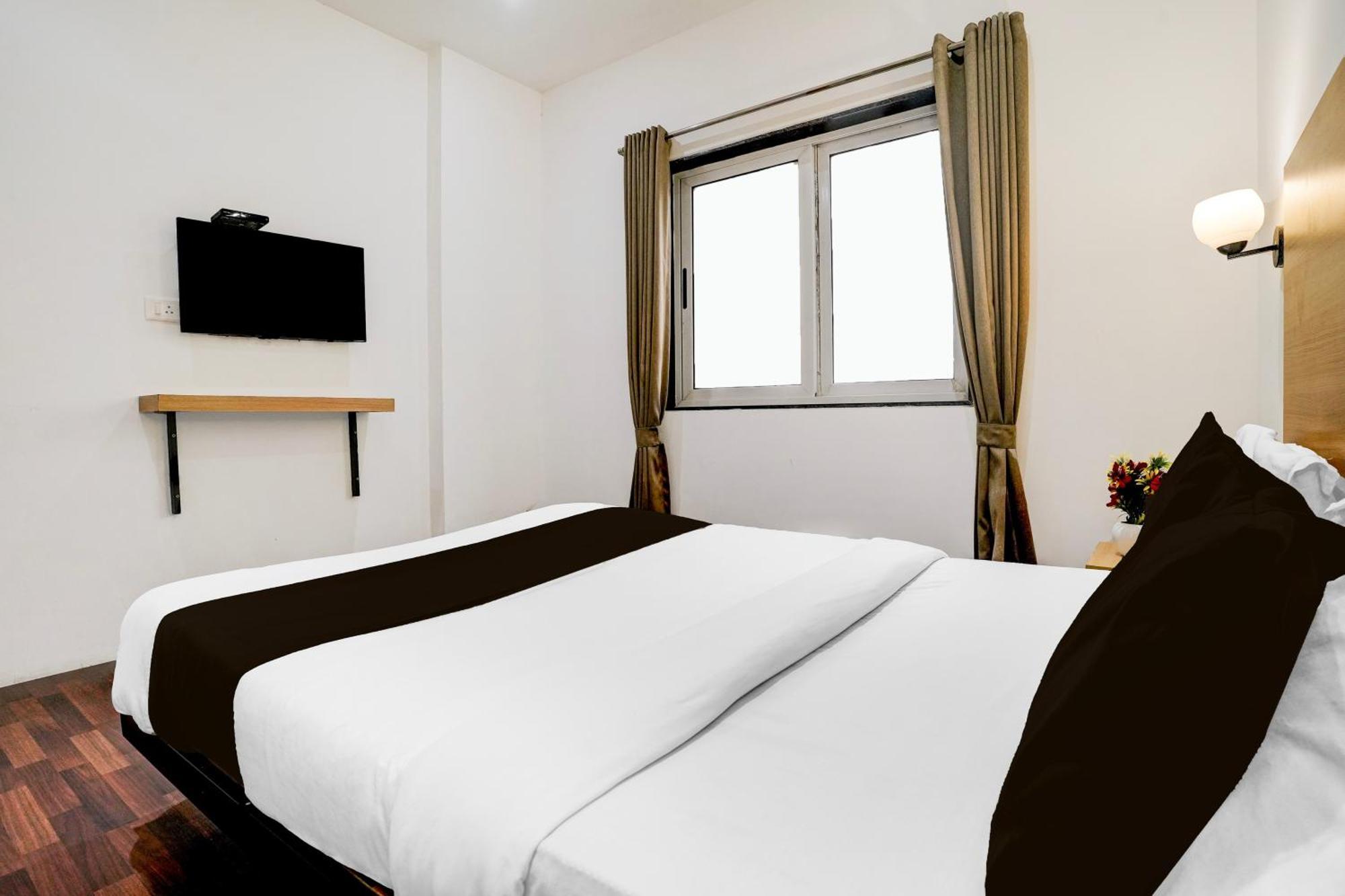 Super Townhouse Pbg Mall Vashi Turambhe Eksteriør bilde